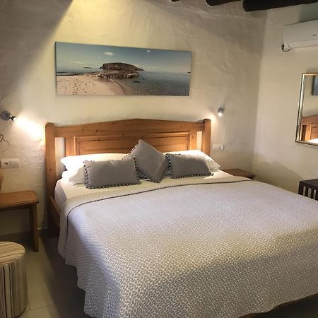 Finca Can Toni Sant Jordi de ses Salines Ngoại thất bức ảnh